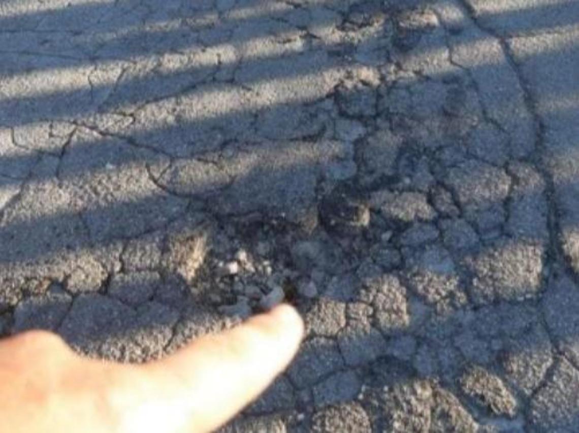 Via Cellaro pericolosa, giovane finisce in un fossato per non essere investita
