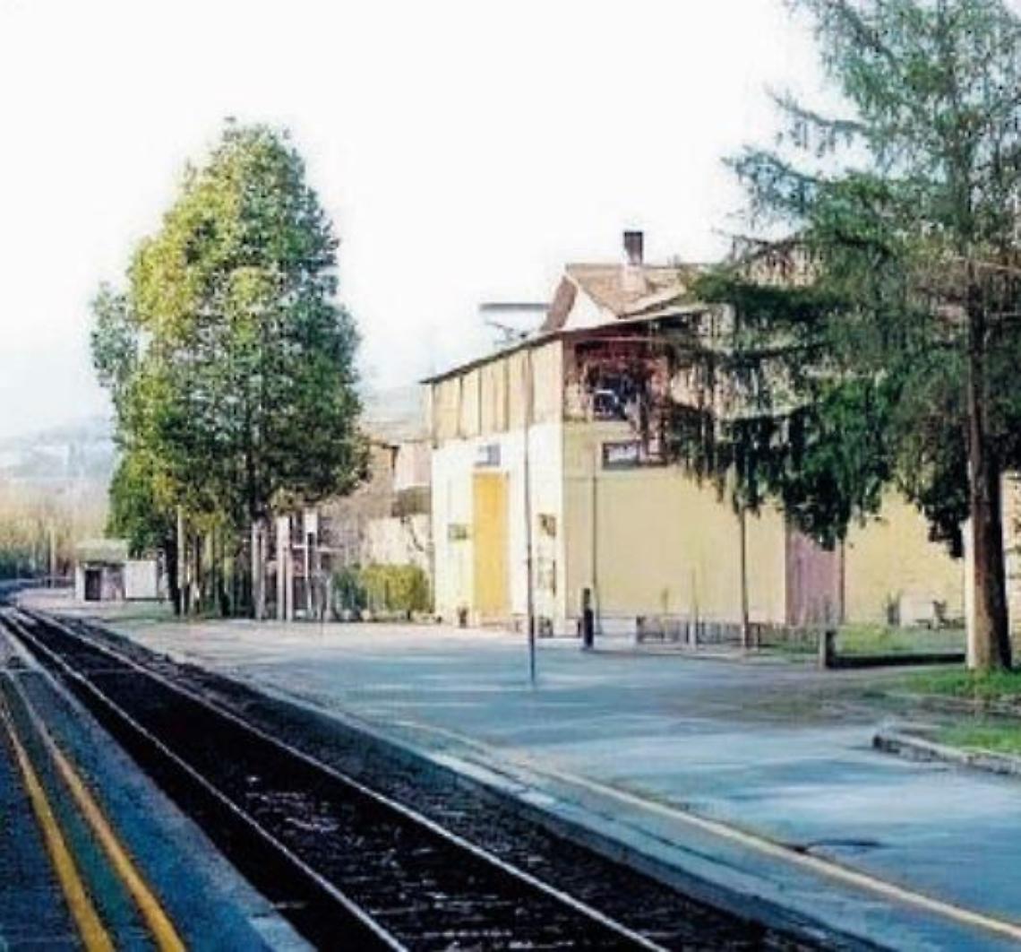 Colpo di pistola esploso vicino alla stazione, ritrovato un proiettile: è giallo