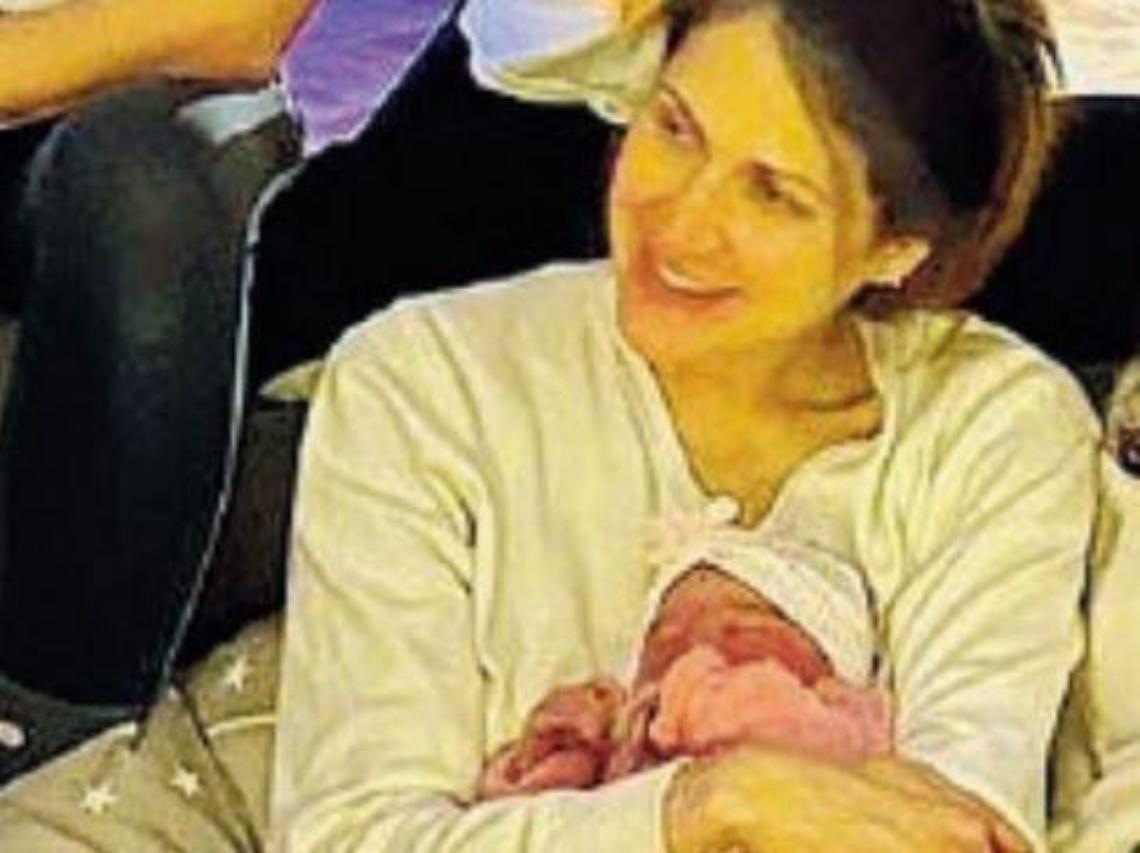 Parto in casa, così è nata la piccola Nora Oriotti: l'emozione dei genitori