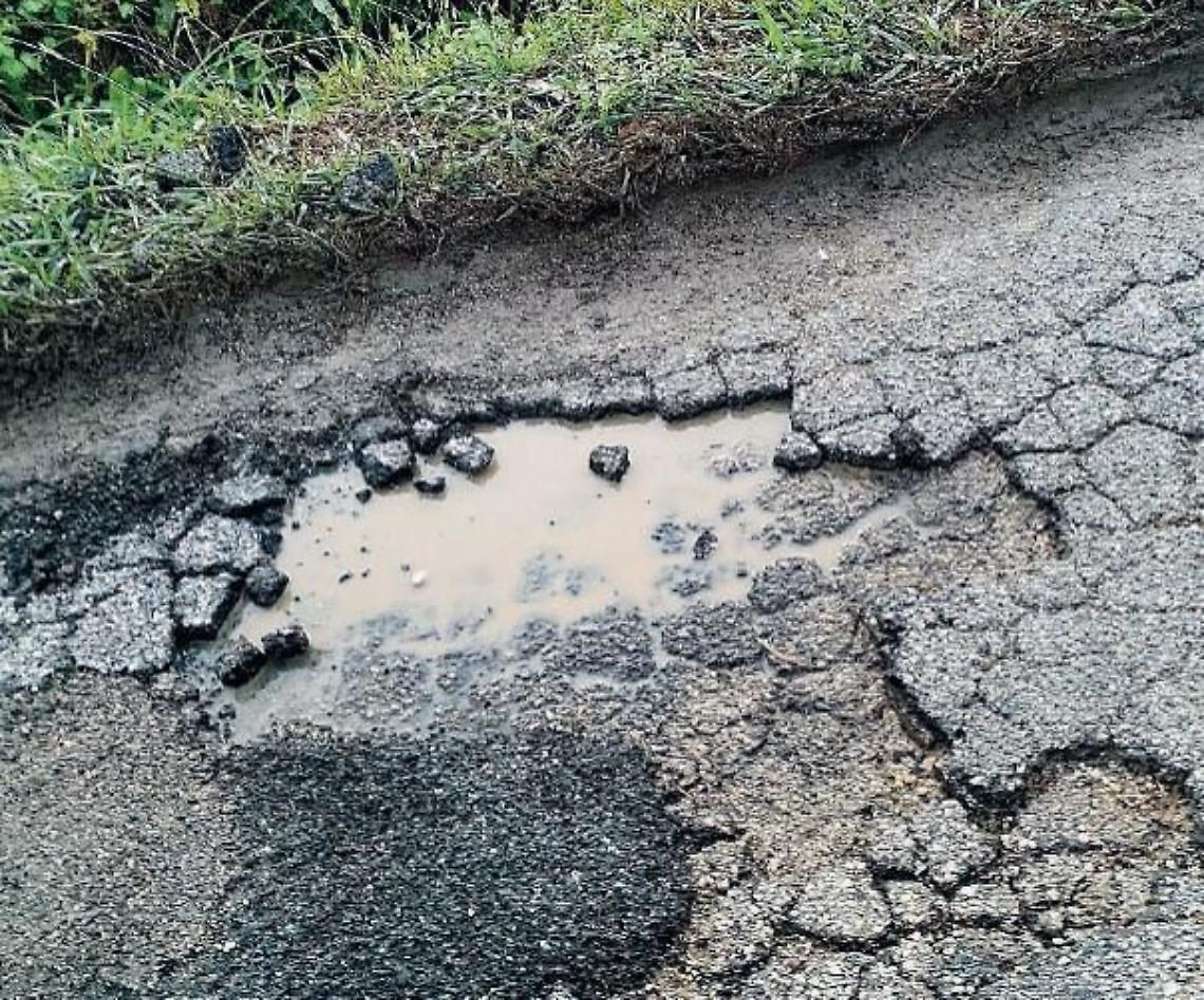 Strade impraticabili e allarme sicurezza, la rabbia dei cittadini