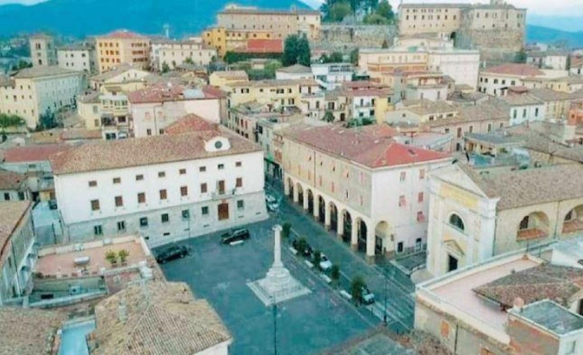 Covid, ancora troppi contagi in città: classi decimate nelle scuole