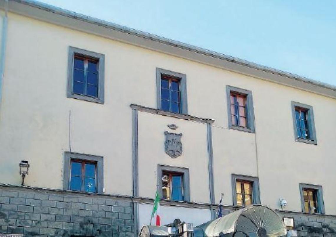 Lavorava all'anagrafe senza contratto, esplode il caso: un esposto al prefetto