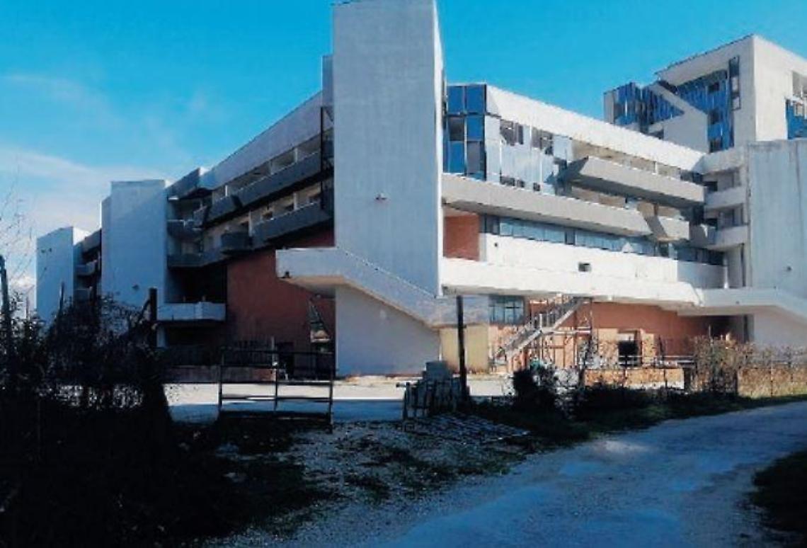 L'ex centro Serapide è ancora terra di nessuno: tra incuria e degrado