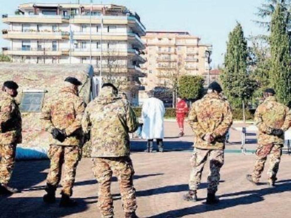 Vaccino anti Covid, domani open day senza prenotazione: arriva l'Esercito