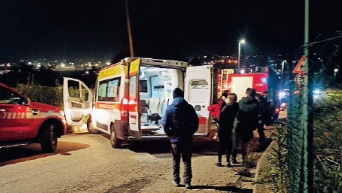 Si schianta con l'auto, salvato da un agente libero dal servizio