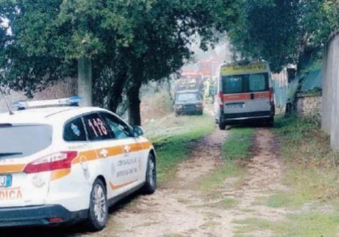 Da giorni non rispondeva al telefono: trovato morto in casa vegliato dal cane