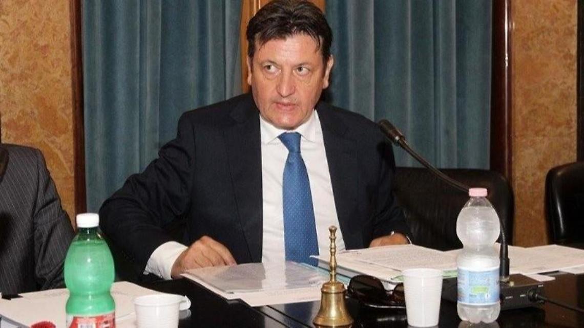 Il Pd molla Vicano, e adesso cerca un suo candidato: fine settimana incandescente