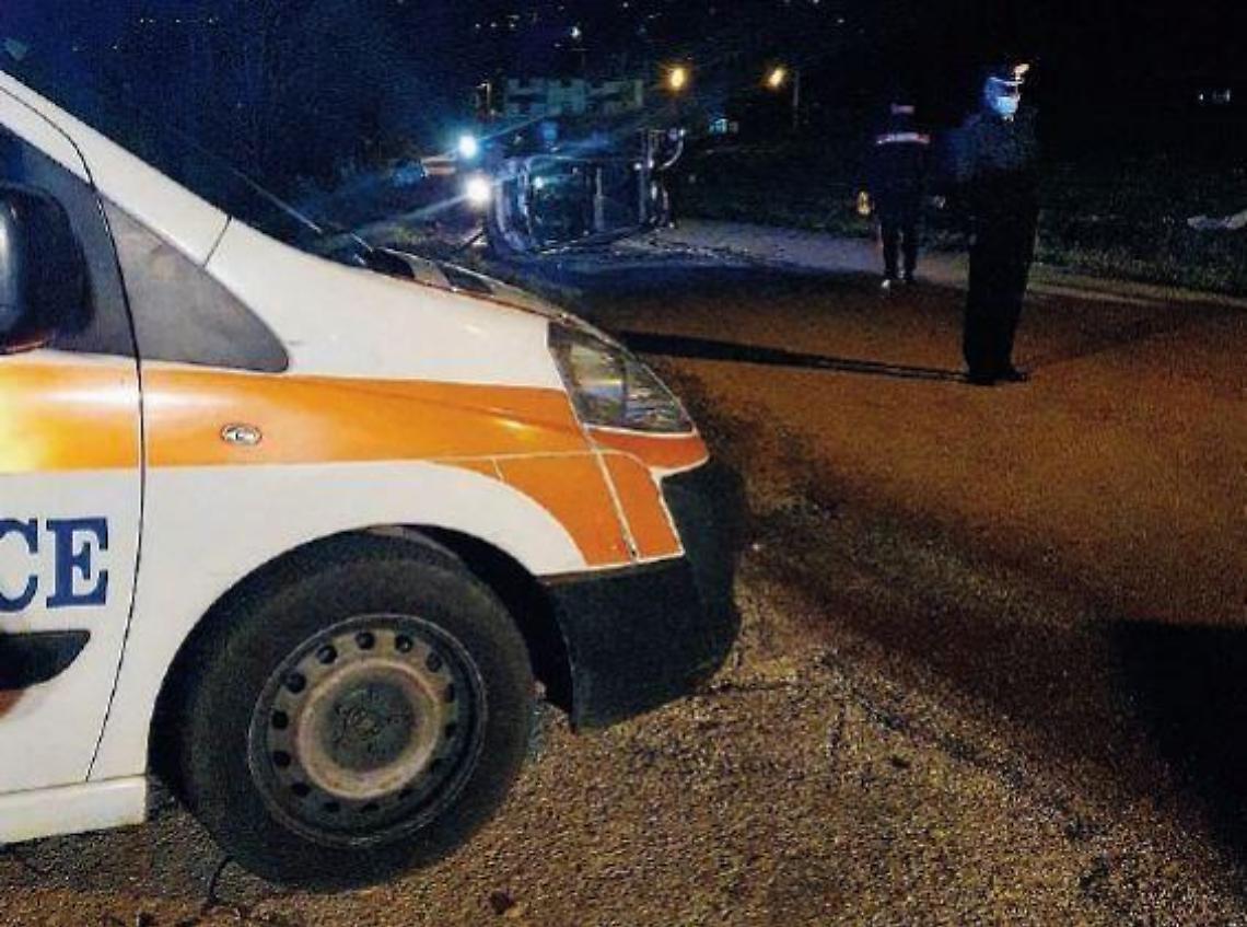 Alla guida drogato, si schianta con la figlia minorenne della compagna: ora è nei guai