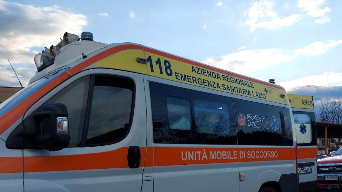 Finiscono con l'auto nella cunetta: trasferita a Roma un'altra bimba