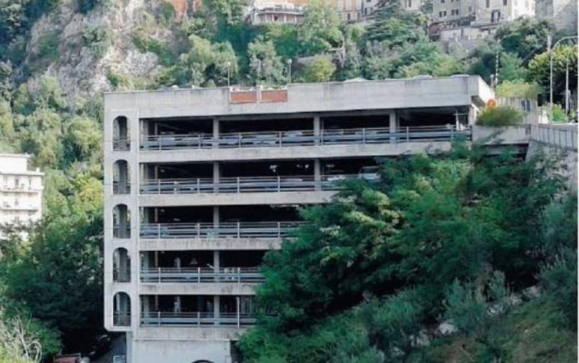 Multipiano senza gestione: beffa per chi ha già pagato l'abbonamento
