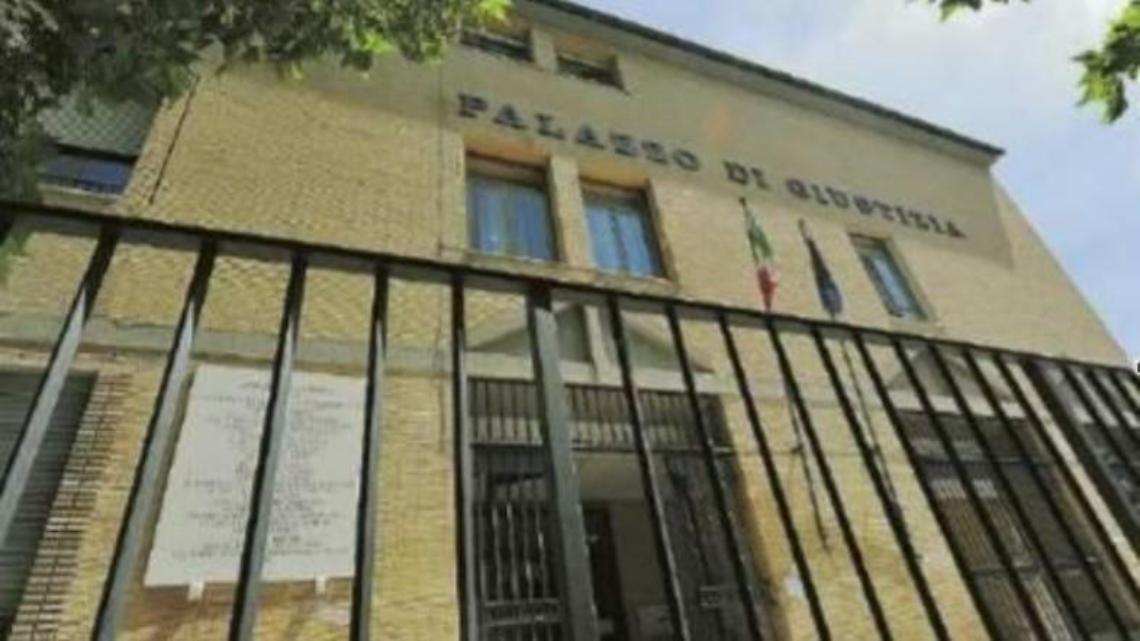 Bandi 'cuciti' su misura, rinviati a giudizio cinque dei sette coinvolti