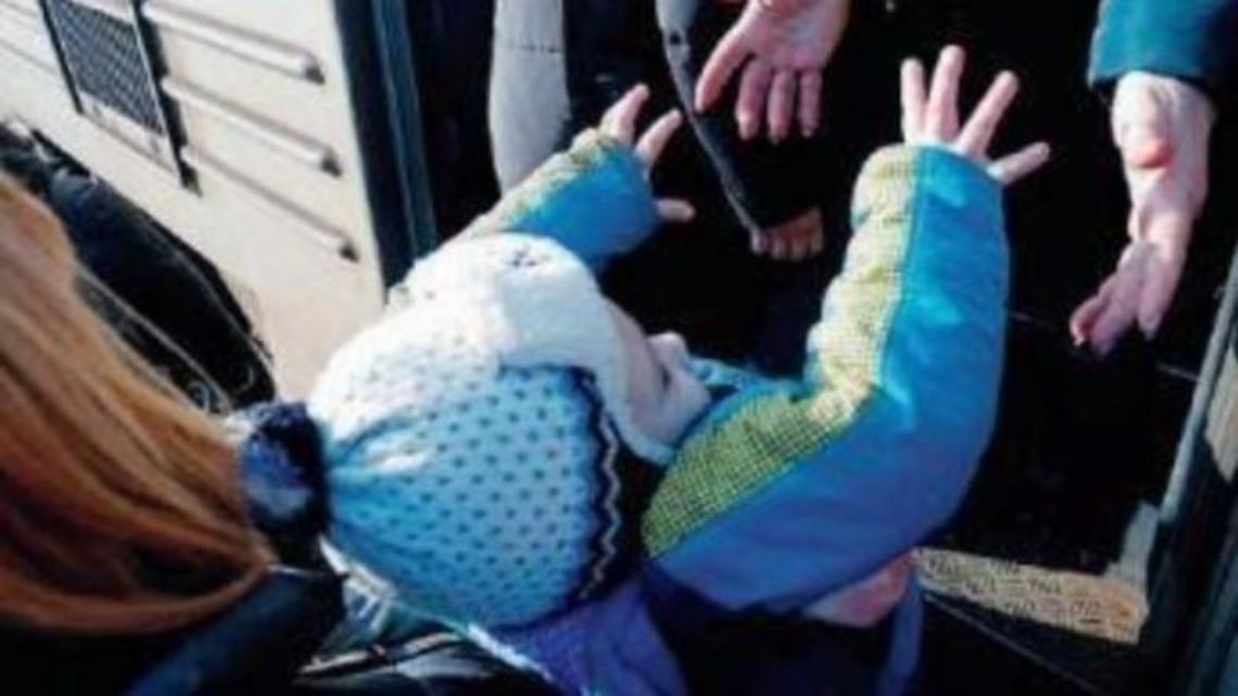 Guerra in Ucraina, documenti per l'espatrio dei bambini: il notaio è gratis