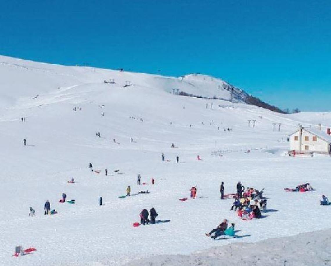 Paura sulla neve, bimba scivola per diversi metri e si ferisce: elitrasportata