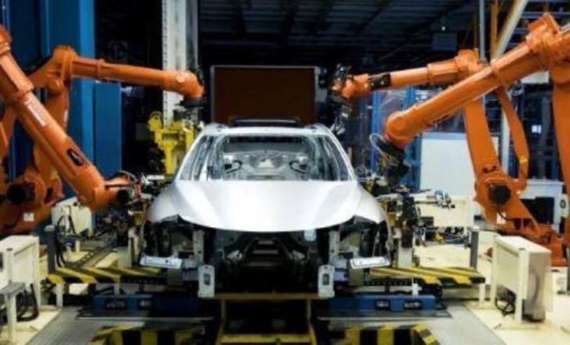 Stellantis, la crisi dei chip si aggrava: turni ridotti. Scenario allarmante