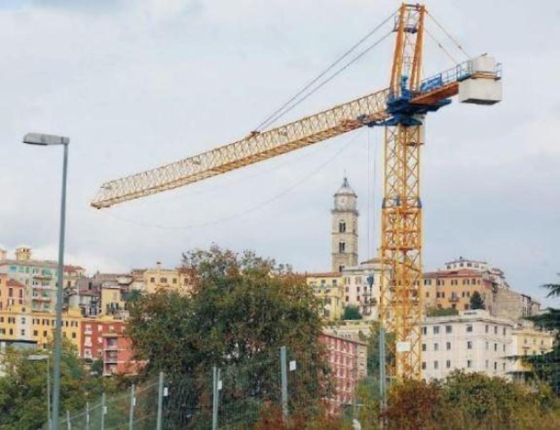 Caro prezzi e pochi materiali. L'allarme: i cantieri verso il blocco
