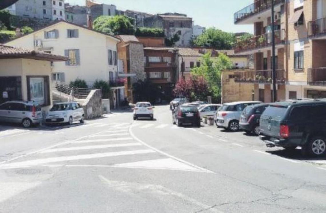 Ladri scatenati, furti di auto e nelle abitazioni: raid anche con gente in casa