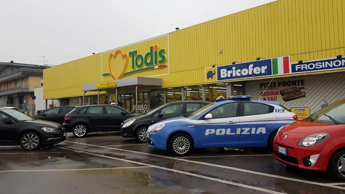 Tragedia al supermercato: 49enne muore stroncata da un infarto
