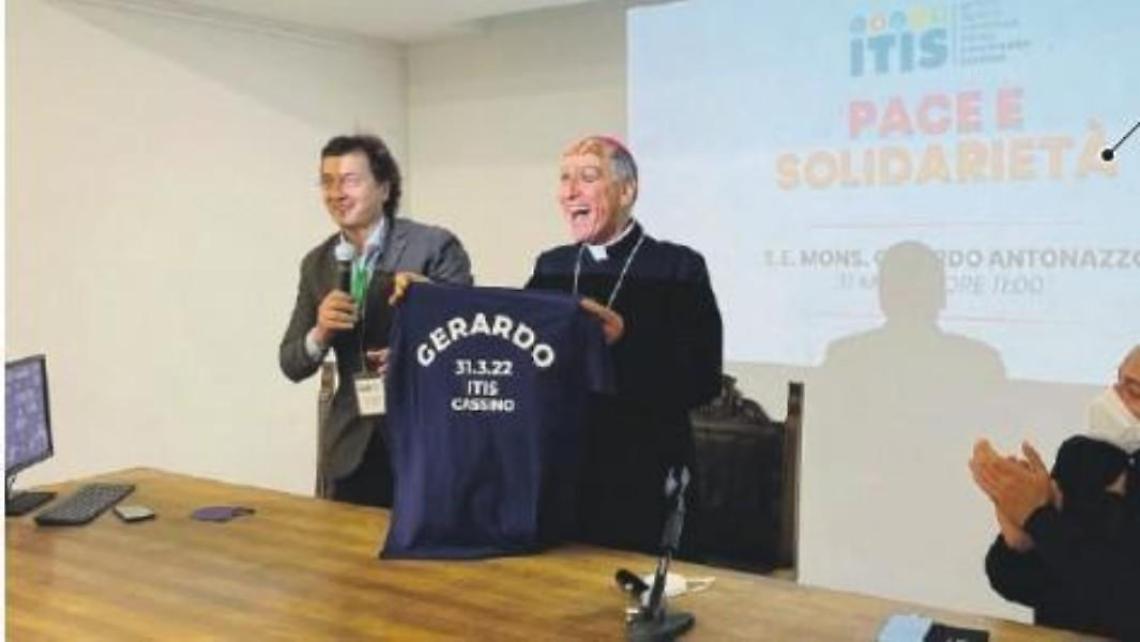 Monsignor Antonazzo a lezione al Majorana: incontro con gli studenti