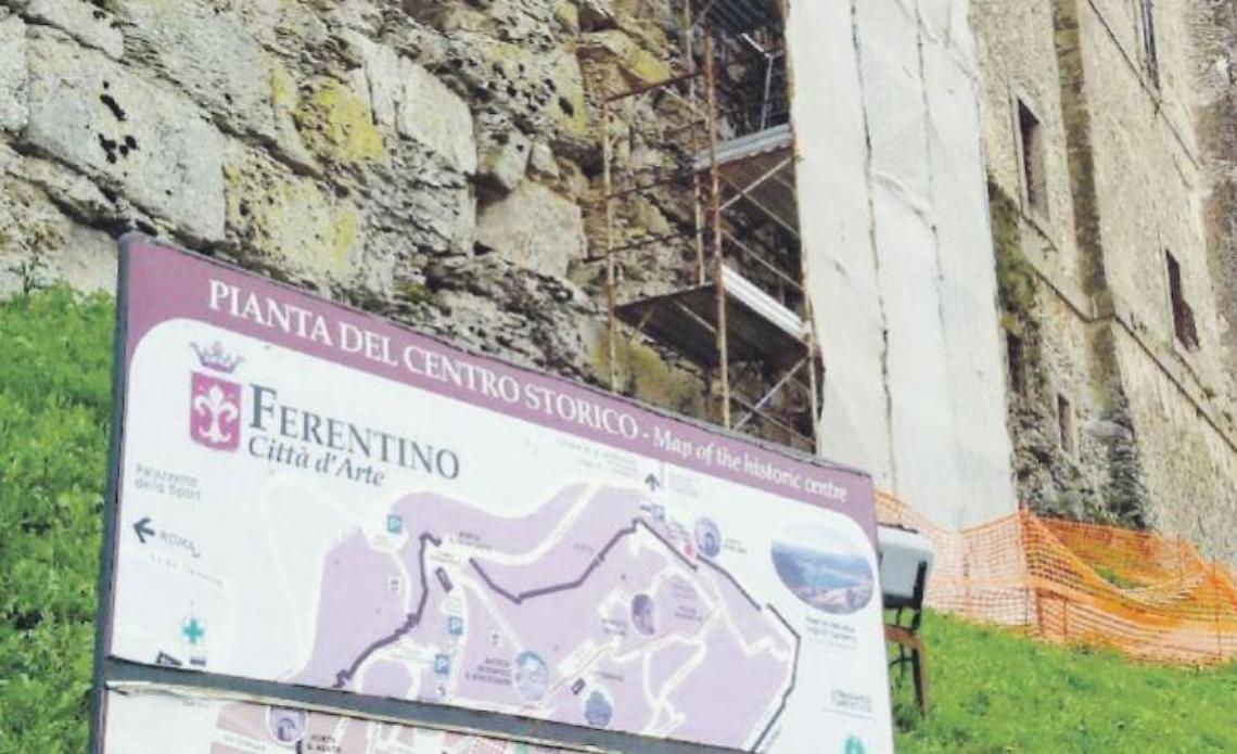 Teatro e mura poligonali: operazione di restauro e messa in sicurezza