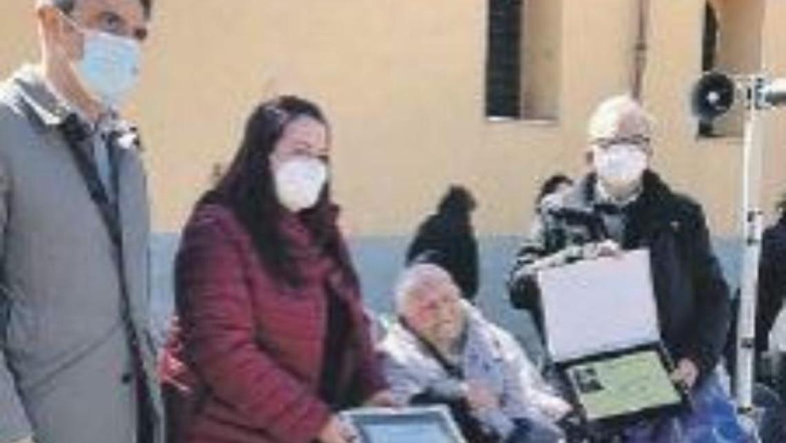 Lucia Paniccia compie 100 anni: festa a sorpresa per la dolce nonnina