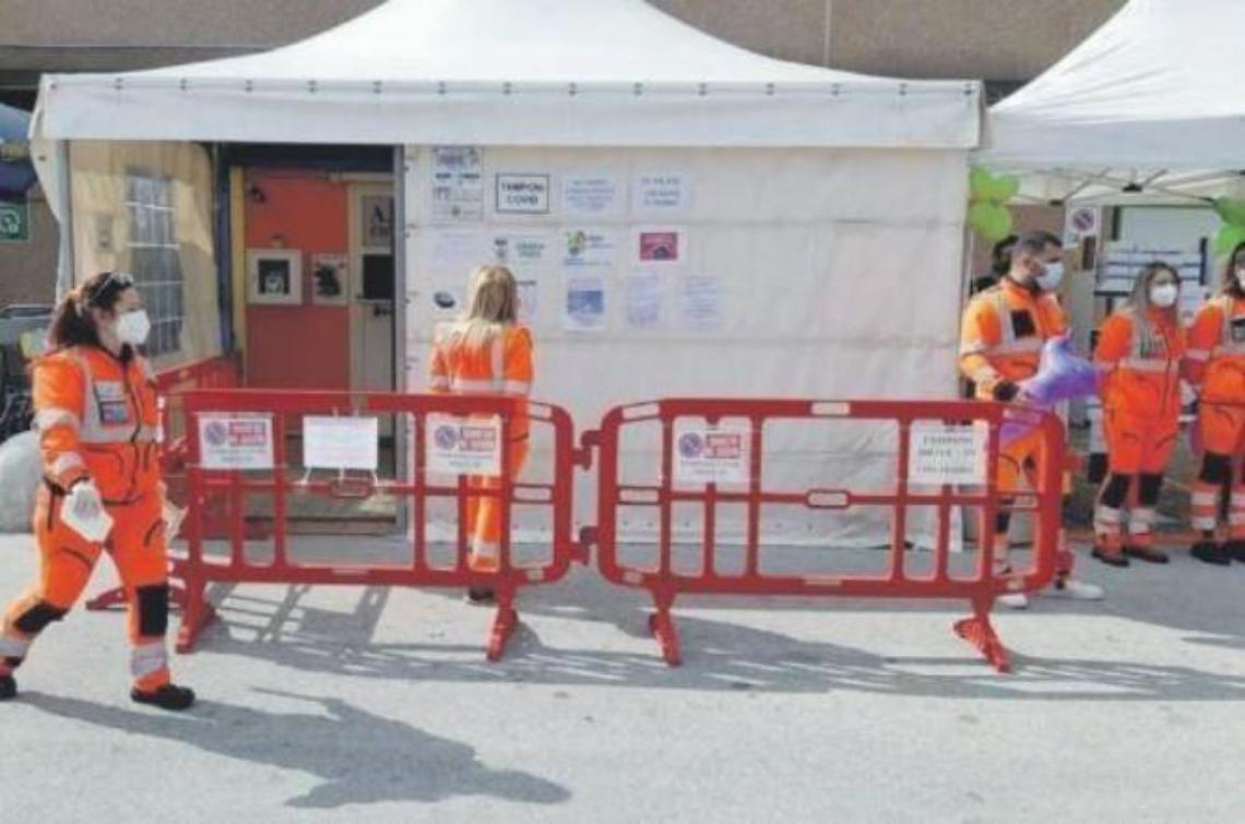 Tamponi, ordine di chiusura. Per la Asl la postazione non è autorizzata