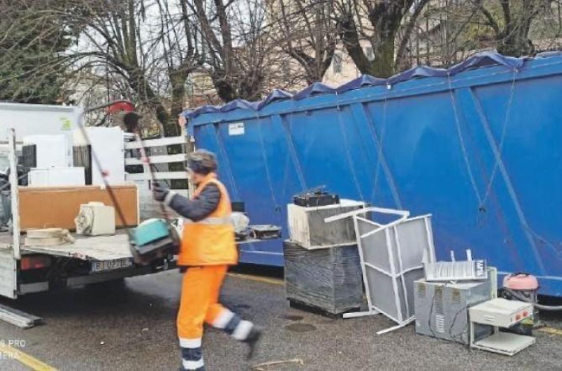 Isola ecologica itinerante. Non si arresta l'onda green