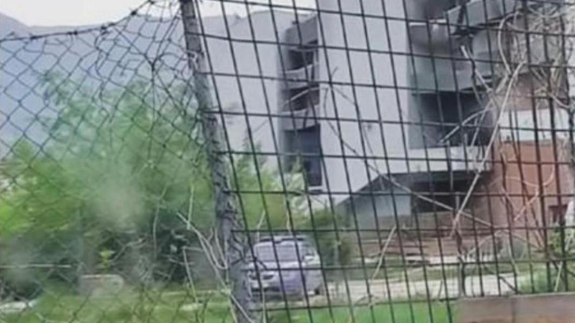 Cumuli di rifiuti e degrado nell'Ex Tomassi, il blitz della polizia