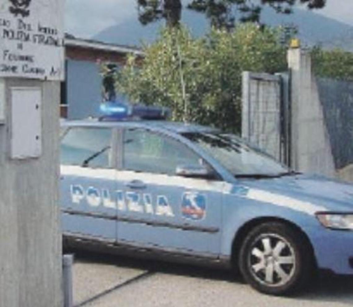 Guasto al bus, bimbi in gita salvati dai poliziotti in autostrada