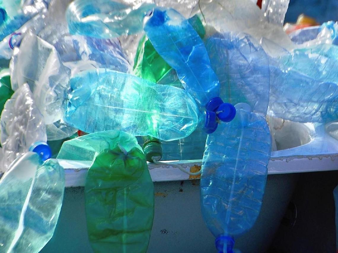 Eco-borracce in dono agli alunni per dire no alla plastica