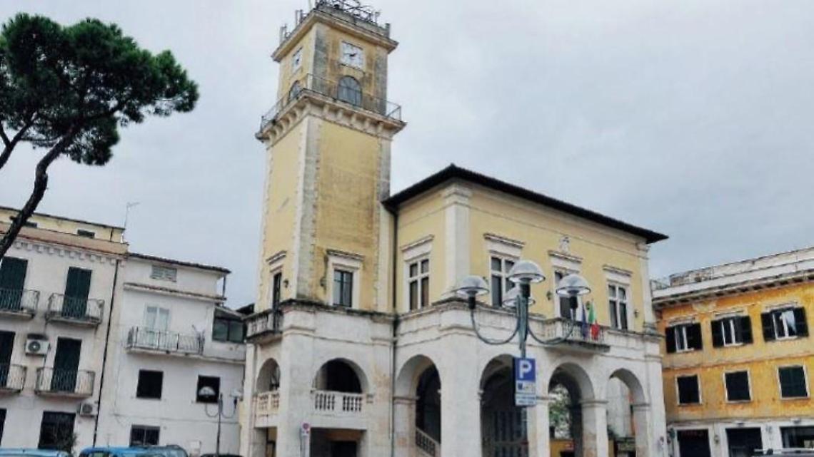 Raccolta differenziata: l'isola ecologica è da spostare, il caos