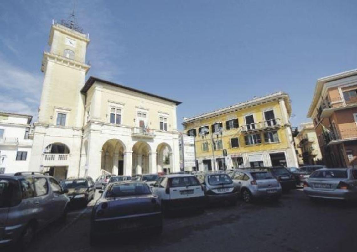 Isola ecologica, il sindaco interviene sul caso e risponde alle accuse
