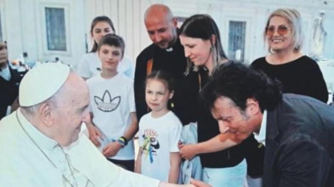 Studenti in visita da Papa Francesco, con loro anche una famiglia ucraina