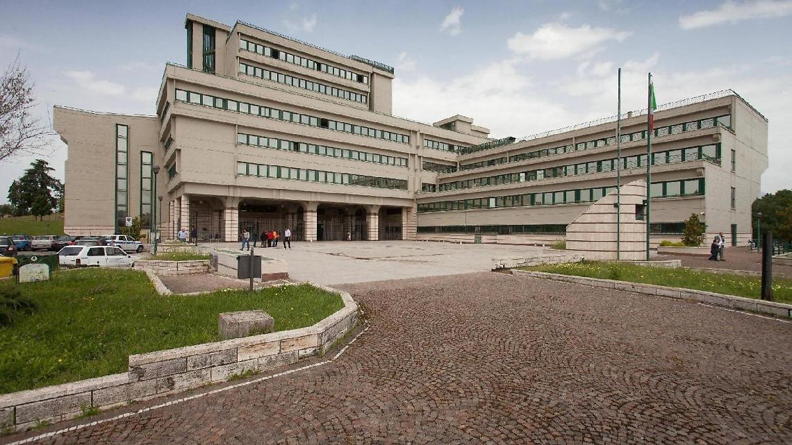 Occuparono la vecchia stazione. Giudizio immediato per madre e figlie
