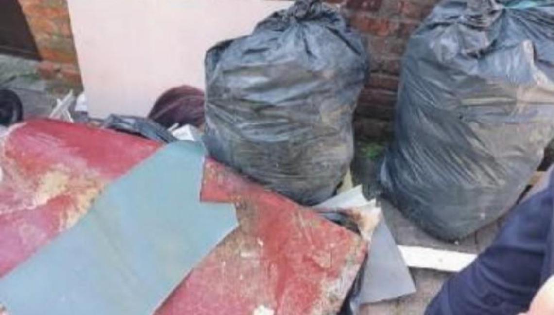 Abbandona rifiuti pericolosi ma viene scoperto: denunciato un ristoratore