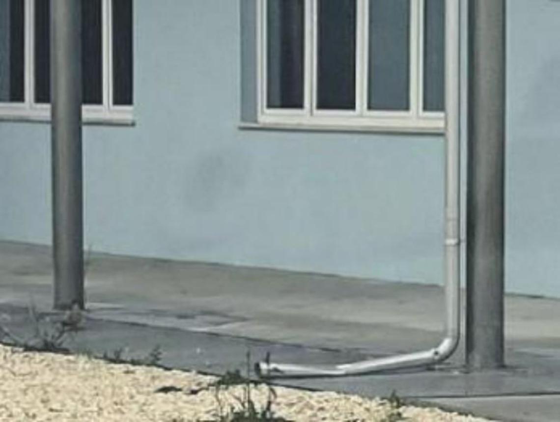 Completati i lavori per la nuova scuola, i vandali colpiscono subito