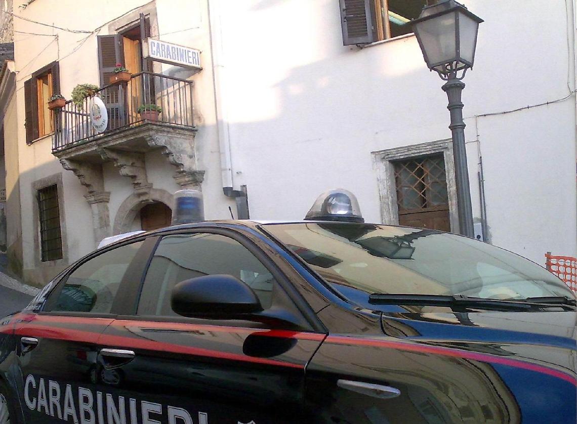 In un parcheggio con la cocaina addosso: arrestato trentaduenne