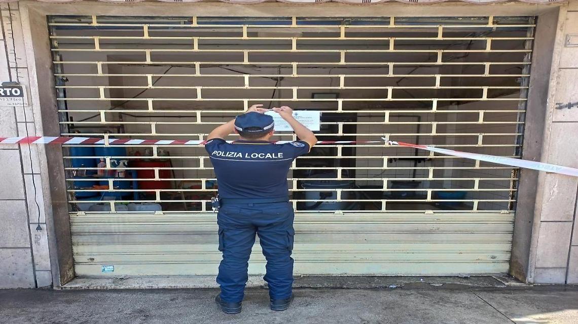 Autolavaggio irregolare, sigilli e denunce in pieno centro