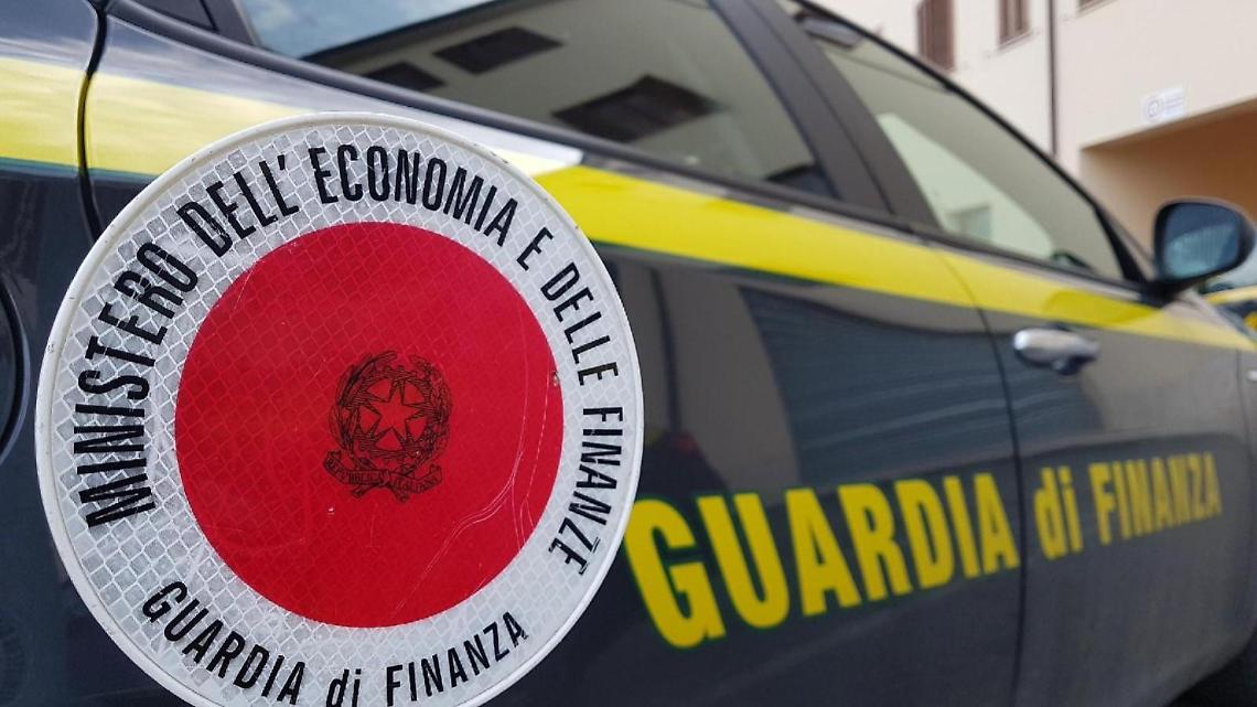 Frodi carosello sui carburanti: un arresto e un divieto di fare impresa
