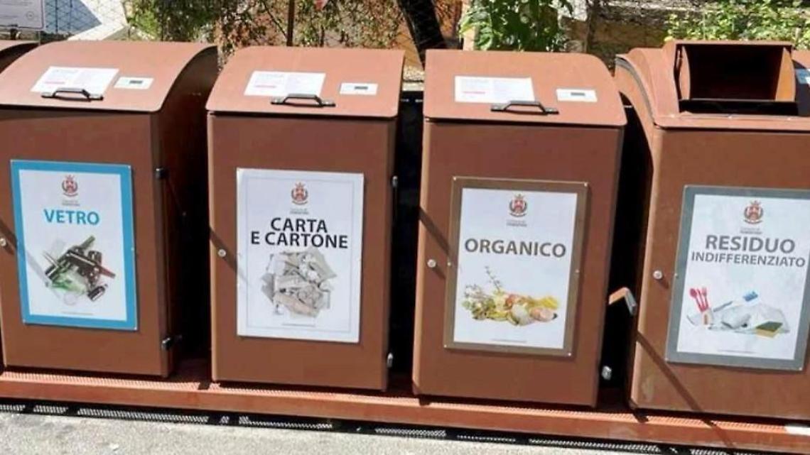 Rifiuti, nel centro storico arrivano i cassonetti intelligenti