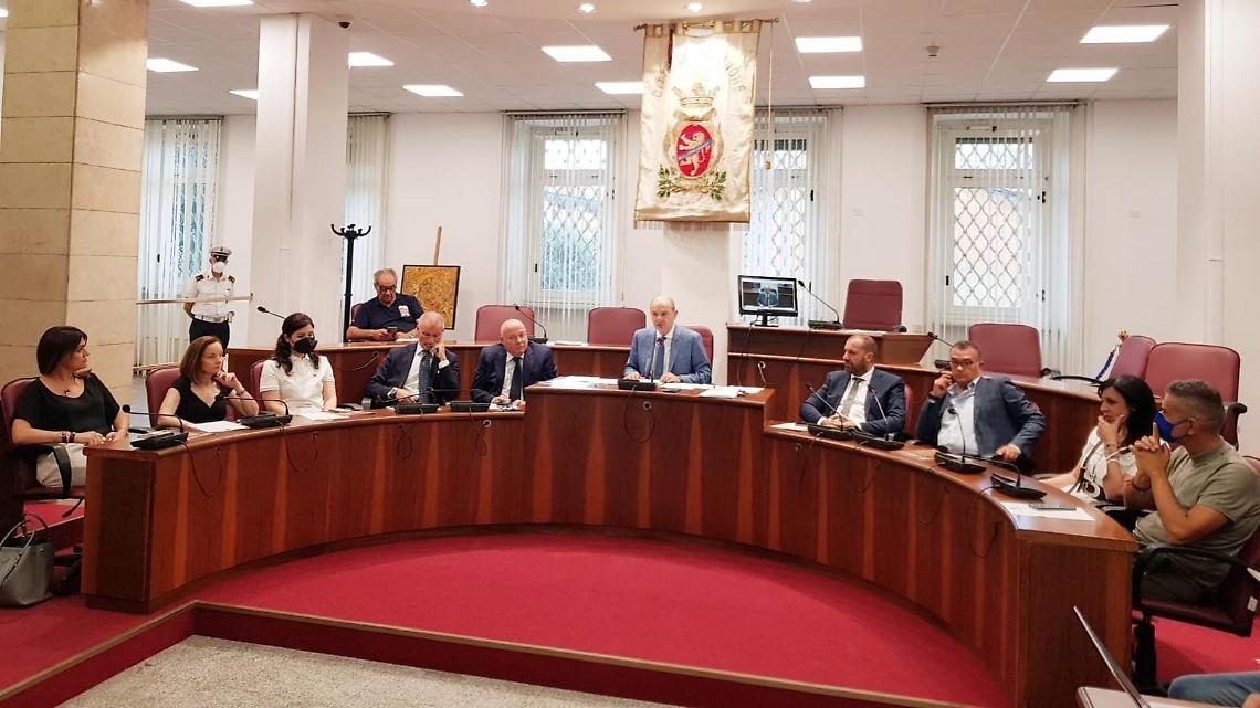 Comune, il sindaco Mastrangeli ufficializza la nuova giunta: il video