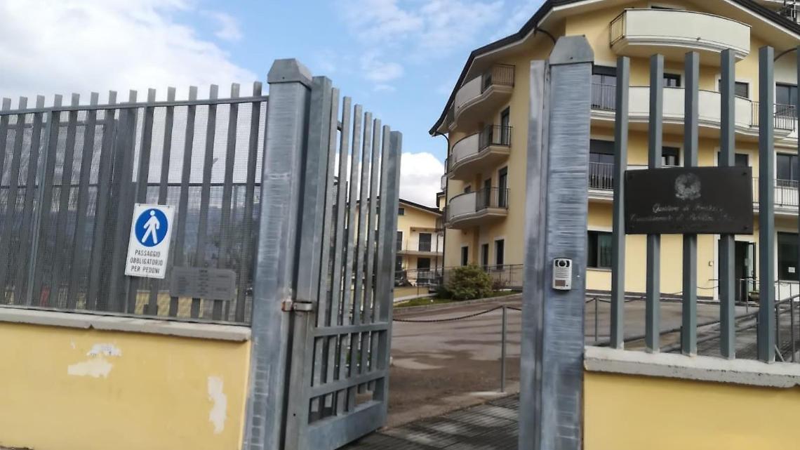 Esce di casa dai domiciliari e semina il caos: trentanovenne finisce in carcere