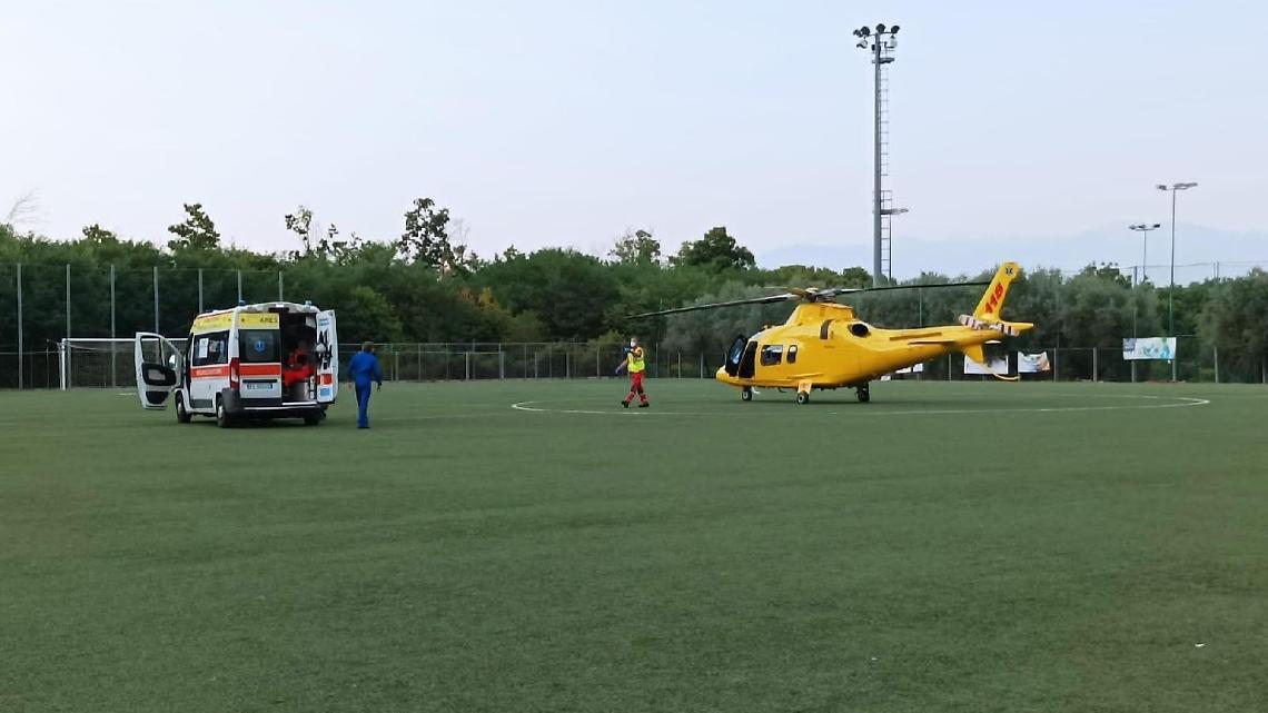 Incidente con lo scooter, ventenne finisce contro un muro