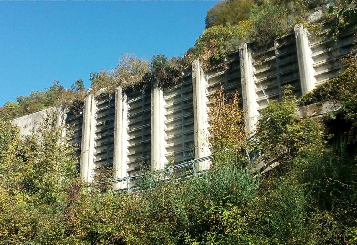 Undici anni fa l'incidente, il guardrail è ancora rotto