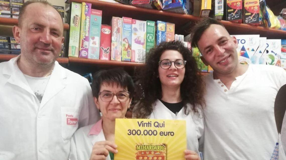 La “dea bendata” regala trencentomila euro: la maxi vincita