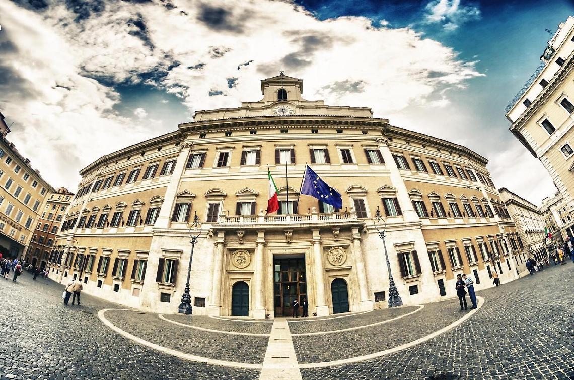 Elezioni, il possibile schema del centrodestra e le manovre nel Pd