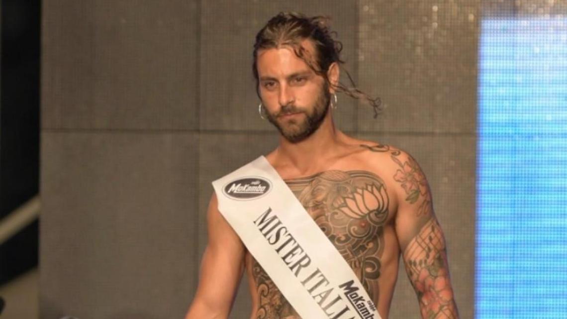 Valerio Campoli vince la fascia di mister Italia Influencer 2022