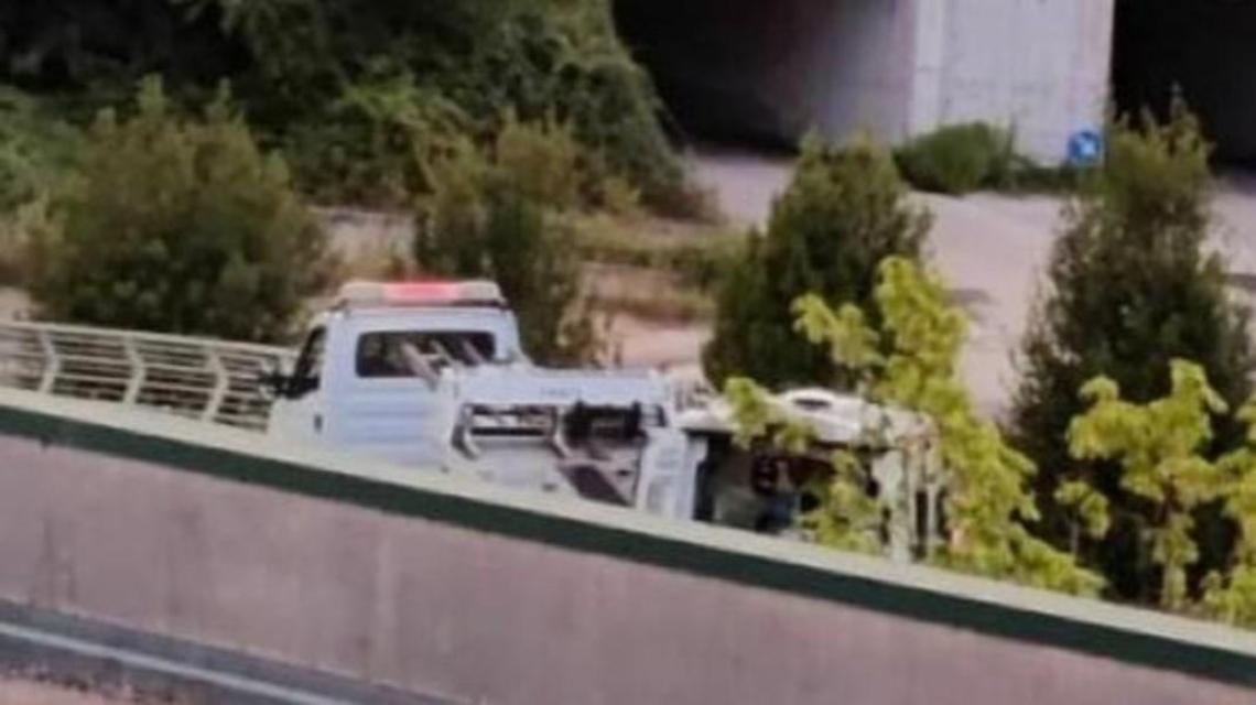 Ruba un'ambulanza del 118 per fuggire dall'ospedale e si schianta