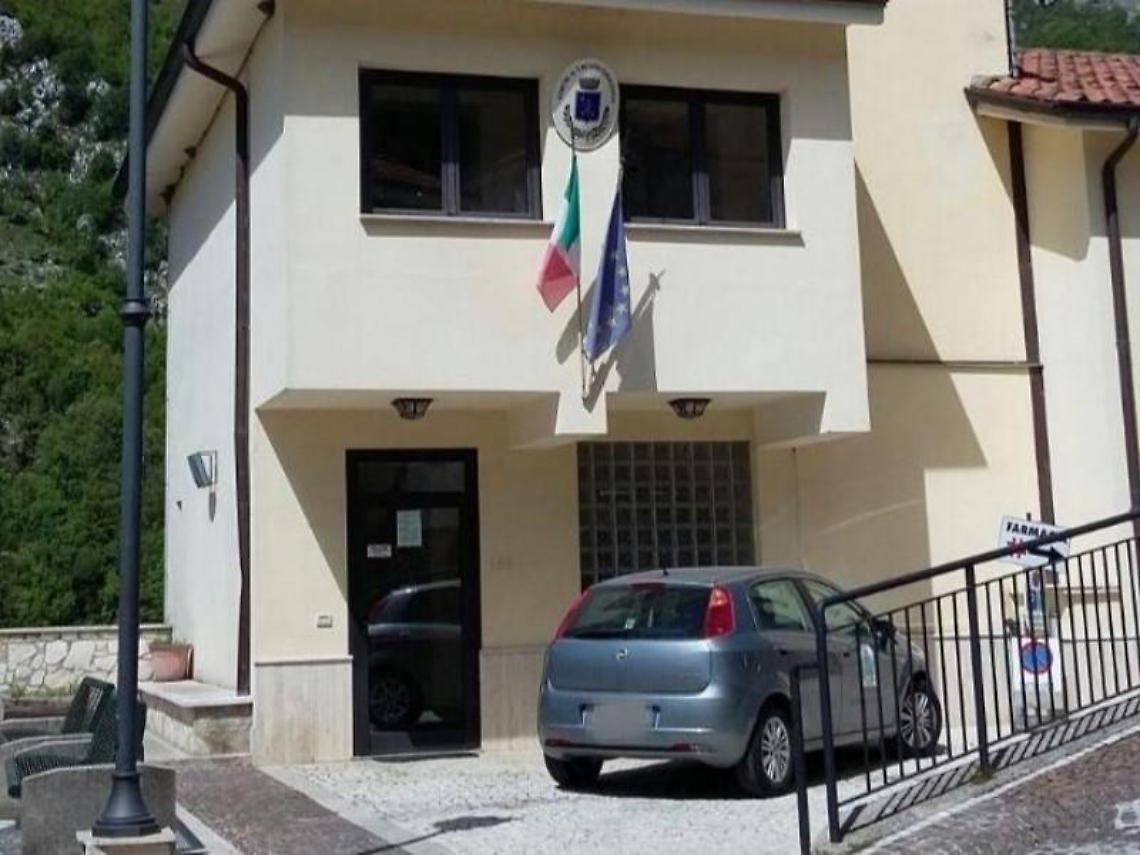 Campeggiatori abusivi. Pugno duro del sindaco: scatta il divieto