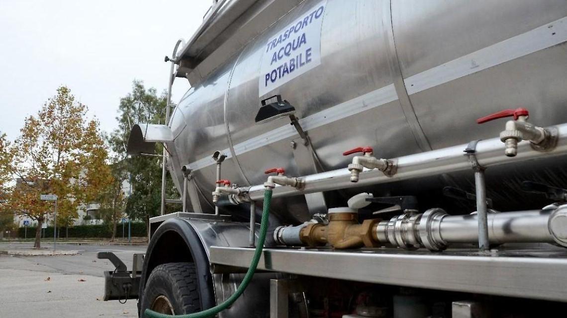 Maltempo, fulmine brucia il quadro elettrico. Acea al lavoro