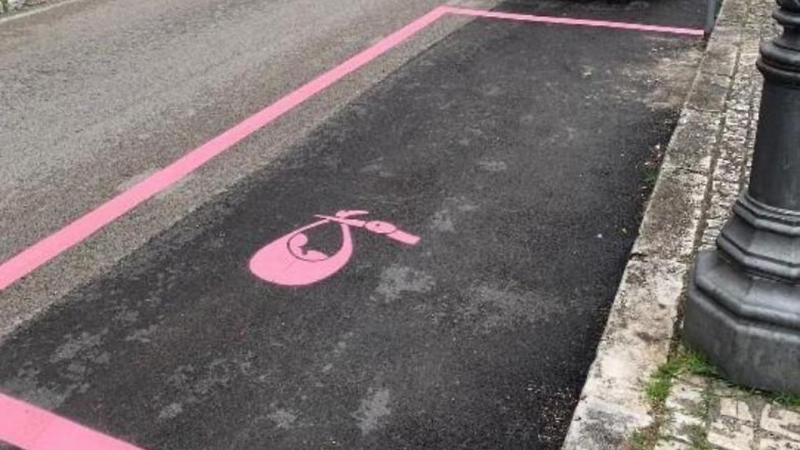 Arrivano i parcheggi riservati per le mamme in attesa